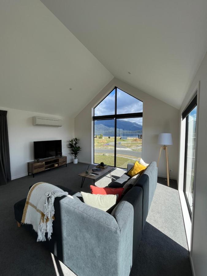 The Little Lake House Te Anau Exteriör bild